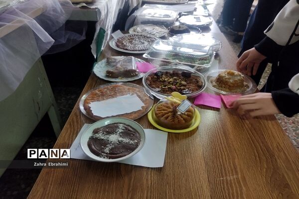 نذورات دهه دوم فاطمیه(س) در دبیرستان عطیه۲ شهرستان ملارد