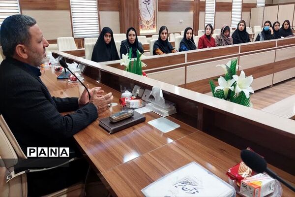 نشست صمیمی دانشجویان با دادستان عمومی و انقلاب  مرکز استان خراسان شمالی