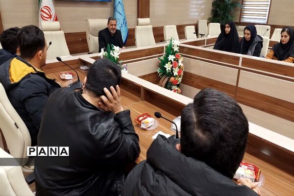 نشست صمیمی دانشجویان با دادستان عمومی و انقلاب  مرکز استان خراسان شمالی