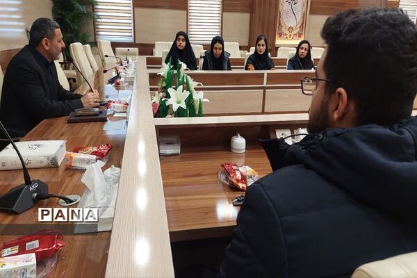 نشست صمیمی دانشجویان با دادستان عمومی و انقلاب  مرکز استان خراسان شمالی