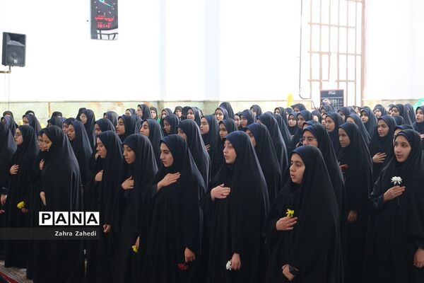 تشییع شهید گمنام در جمع دانش‌آموزان دهه هشتادی