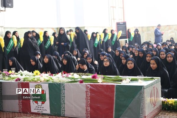 تشییع شهید گمنام در جمع دانش‌آموزان دهه هشتادی