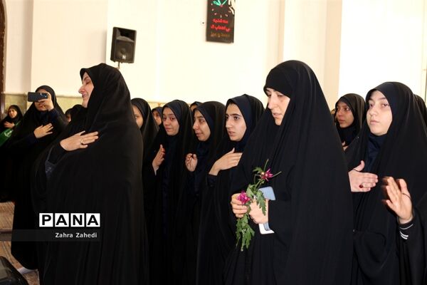 تشییع شهید گمنام در جمع دانش‌آموزان دهه هشتادی