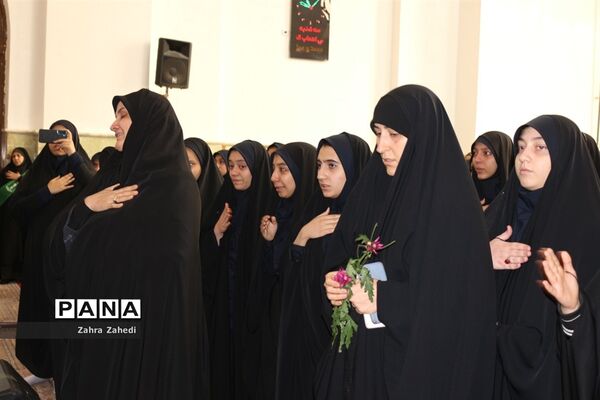 تشییع شهید گمنام در جمع دانش‌آموزان دهه هشتادی