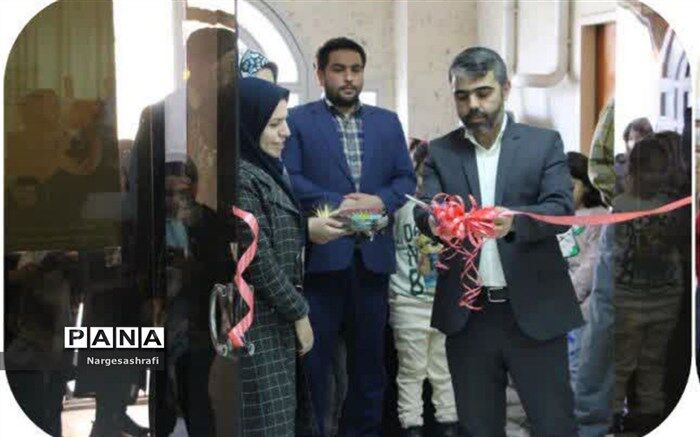 گشایش نمایشگاه هنرهای تجسمی رنگهای بی‌انتها در شیروان