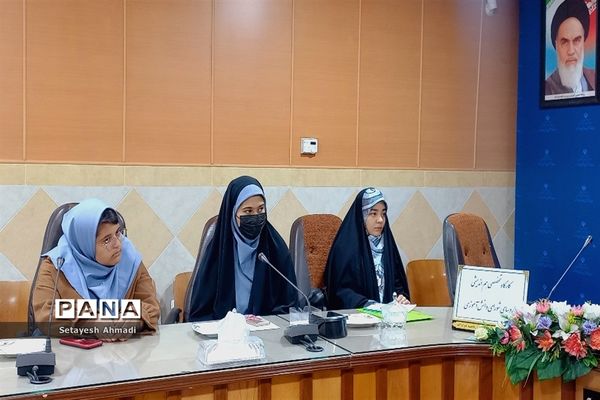 کارگاه تخصصی هم‌اندیشی روسای شورای دانش‌آموزی ناحیه ۲ اراک