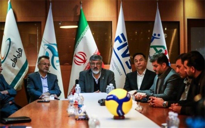 پولادگر: داورزنی از قطار والیبال پیاده نخواهد شد