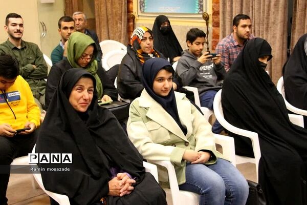 مراسم تجلیل از دانشجویان رتبه برتر کنکور سراسری در دفتر امام جمعه بخش رودهن
