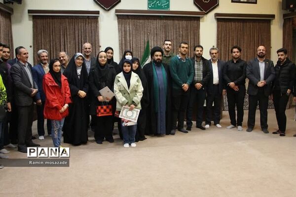 مراسم تجلیل از دانشجویان رتبه برتر کنکور سراسری در دفتر امام جمعه بخش رودهن