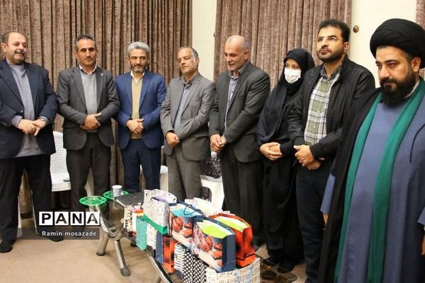مراسم تجلیل از دانشجویان رتبه برتر کنکور سراسری در دفتر امام جمعه بخش رودهن