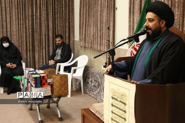 مراسم تجلیل از دانشجویان رتبه برتر کنکور سراسری در دفتر امام جمعه بخش رودهن