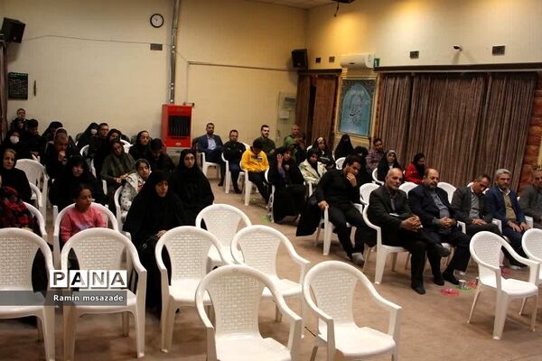 مراسم تجلیل از دانشجویان رتبه برتر کنکور سراسری در دفتر امام جمعه بخش رودهن