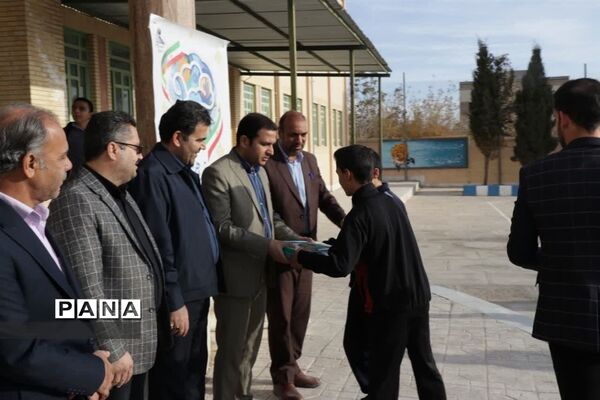 نواختن زنگ پژوهش در مهریز
