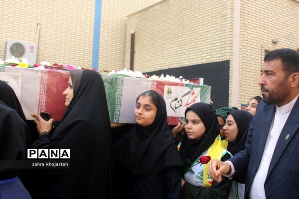 دانش‌آموزان بوشهری با شهید گمنام وداع کردند