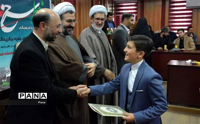 دانش‌آموز خبرنگار پانا نفر اول قصه‌گویی جشنواره فرهنگی خط سرخ عاشورایی شد
