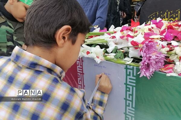 تشییع شهید گمنام در دبستان غنچه ها ولایت 2 ناحیه 3 شیراز