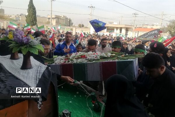 تشییع شهید گمنام در دبستان غنچه ها ولایت 2 ناحیه 3 شیراز