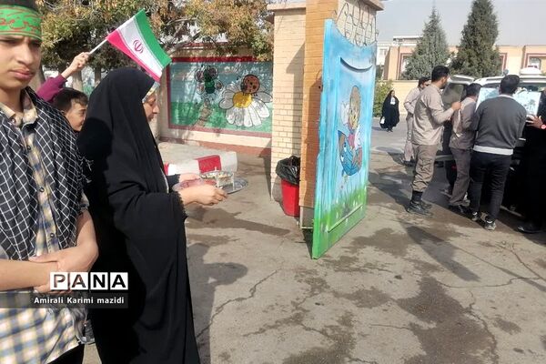 تشییع شهید گمنام در دبستان غنچه ها ولایت 2 ناحیه 3 شیراز
