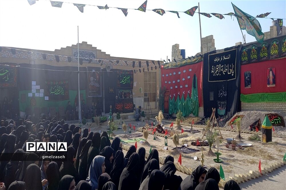 مراسم برافراشتن عَلَم عزای فاطمی همزمان با آغاز دهه دوم ایام فاطمیه در مدارس شادگان