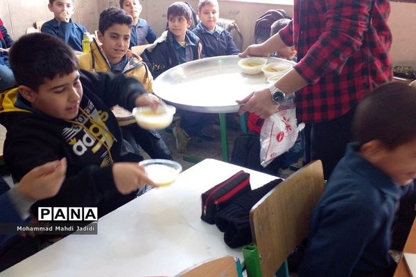 پخش نذری به‌مناسبت شهادت حضرت زهرا (س)