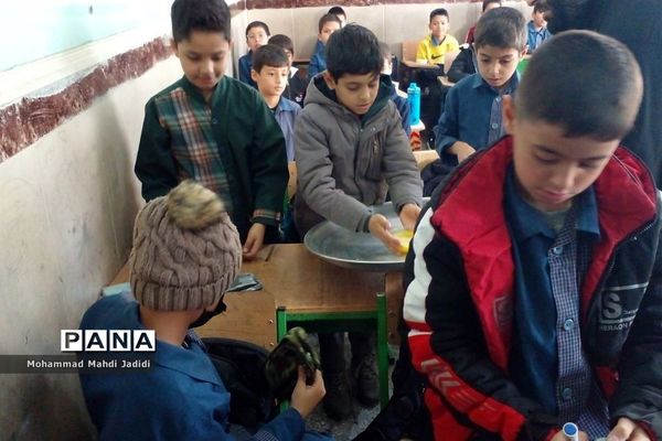 پخش نذری به‌مناسبت شهادت حضرت زهرا (س)