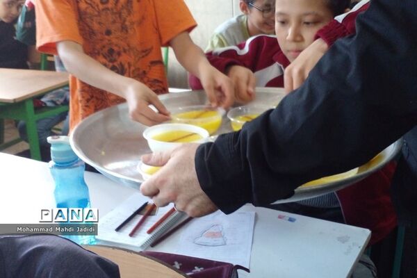 پخش نذری به‌مناسبت شهادت حضرت زهرا (س)