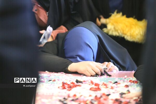 استقبال دانش‌آموزان از شهدای گمنام