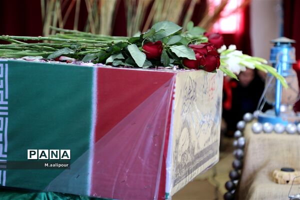 استقبال دانش‌آموزان از شهدای گمنام