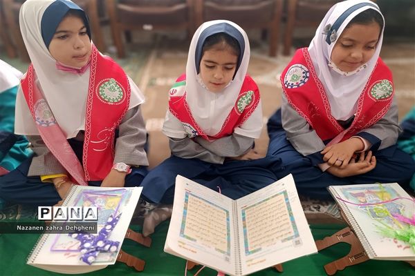 جشن سی و سه روزه قرآن کریم برای پایه سوم ابتدایی در دبستان خدیجه کبری(س)