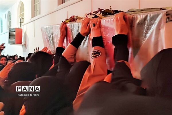 تشییع پیکر مطهر شهید گمنام بر دوش نماز گزاران شهرستان آباده