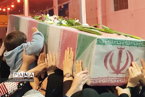 تشییع پیکر مطهر شهید گمنام بر دوش نماز گزاران شهرستان آباده