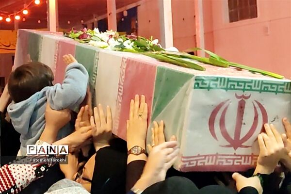 تشییع پیکر مطهر شهید گمنام بر دوش نماز گزاران شهرستان آباده