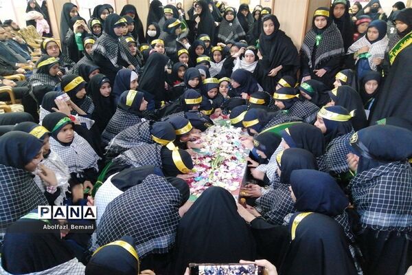 استقبال از پیکر مطهر شهید گمنام در مدرسه شاهد مریم قم