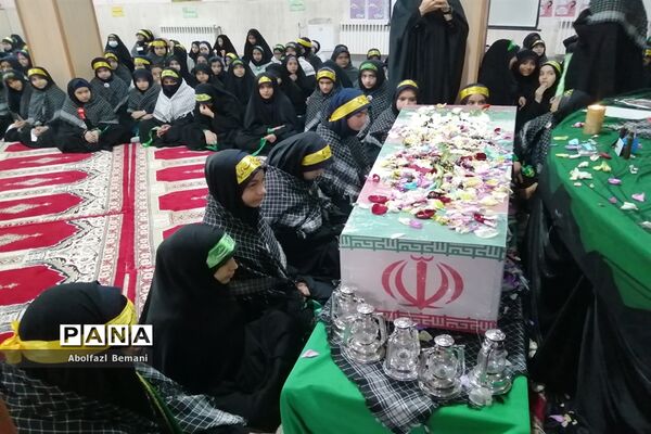 استقبال از پیکر مطهر شهید گمنام در مدرسه شاهد مریم قم