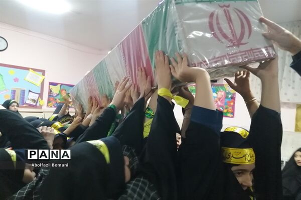 استقبال از پیکر مطهر شهید گمنام در مدرسه شاهد مریم قم