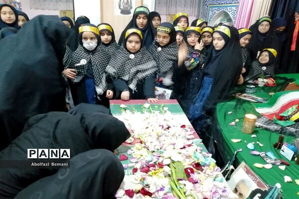 استقبال از پیکر مطهر شهید گمنام در مدرسه شاهد مریم قم