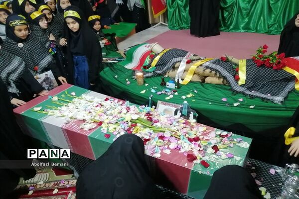 استقبال از پیکر مطهر شهید گمنام در مدرسه شاهد مریم قم