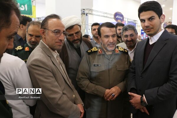 بازدیدرئیس بنیاد حفظ آثار و نشر ارزش‌های دفاع مقدس از تولیدات فناورانه دانش‌آموزان در قم