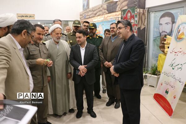 بازدیدرئیس بنیاد حفظ آثار و نشر ارزش‌های دفاع مقدس از تولیدات فناورانه دانش‌آموزان در قم