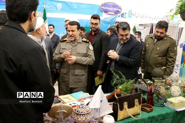 بازدیدرئیس بنیاد حفظ آثار و نشر ارزش‌های دفاع مقدس از تولیدات فناورانه دانش‌آموزان در قم