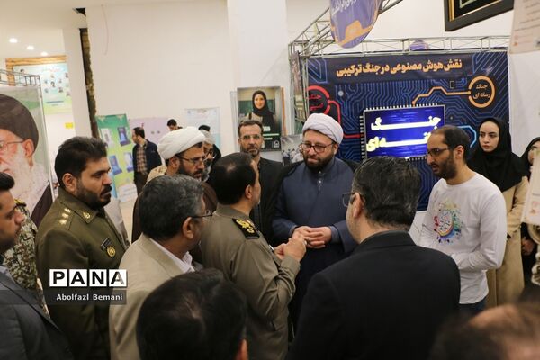 بازدیدرئیس بنیاد حفظ آثار و نشر ارزش‌های دفاع مقدس از تولیدات فناورانه دانش‌آموزان در قم