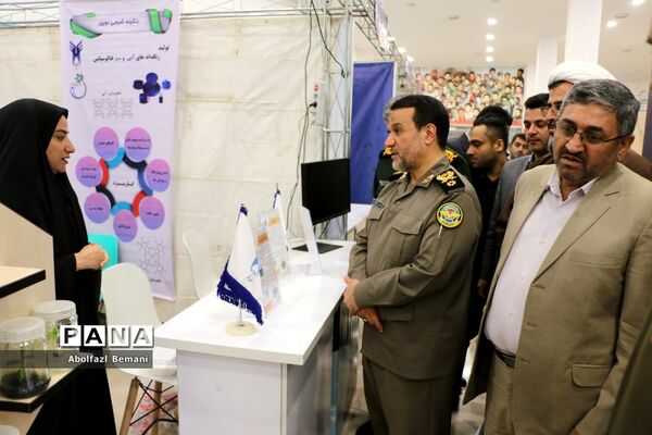 بازدیدرئیس بنیاد حفظ آثار و نشر ارزش‌های دفاع مقدس از تولیدات فناورانه دانش‌آموزان در قم