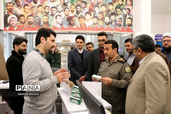 بازدیدرئیس بنیاد حفظ آثار و نشر ارزش‌های دفاع مقدس از تولیدات فناورانه دانش‌آموزان در قم