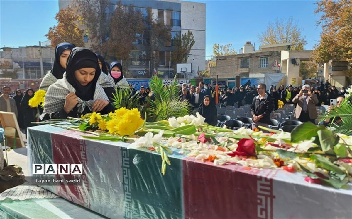 آیین تشییع شهید گمنام در دبیرستان شاهد حاج جعفر دالکی ناحیه یک