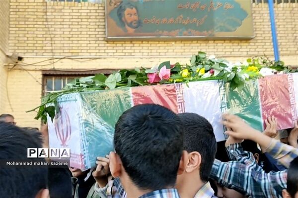 مراسم تشییع شهدای گمنام در دبیرستان امیرکبیر ناحیه یک شیراز