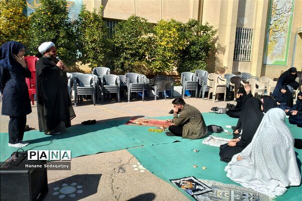 دبیرستان دخترانه فرزانگان 3 ناحیه 3 شیراز میزبان شهید گمنام شد
