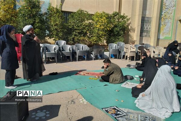 دبیرستان دخترانه فرزانگان 3 ناحیه 3 شیراز میزبان شهید گمنام شد