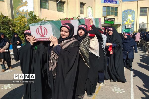 دبیرستان دخترانه فرزانگان 3 ناحیه 3 شیراز میزبان شهید گمنام شد