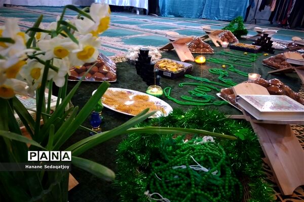 دبیرستان دخترانه فرزانگان 3 ناحیه 3 شیراز میزبان شهید گمنام شد