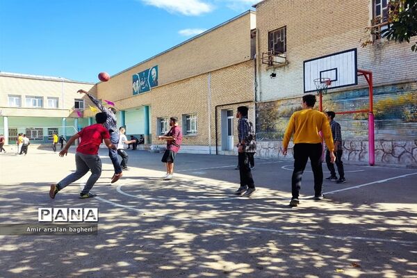 برگزاری المپیاد ورزشی درون مدرسه‌ای در دبیرستان نمازی
